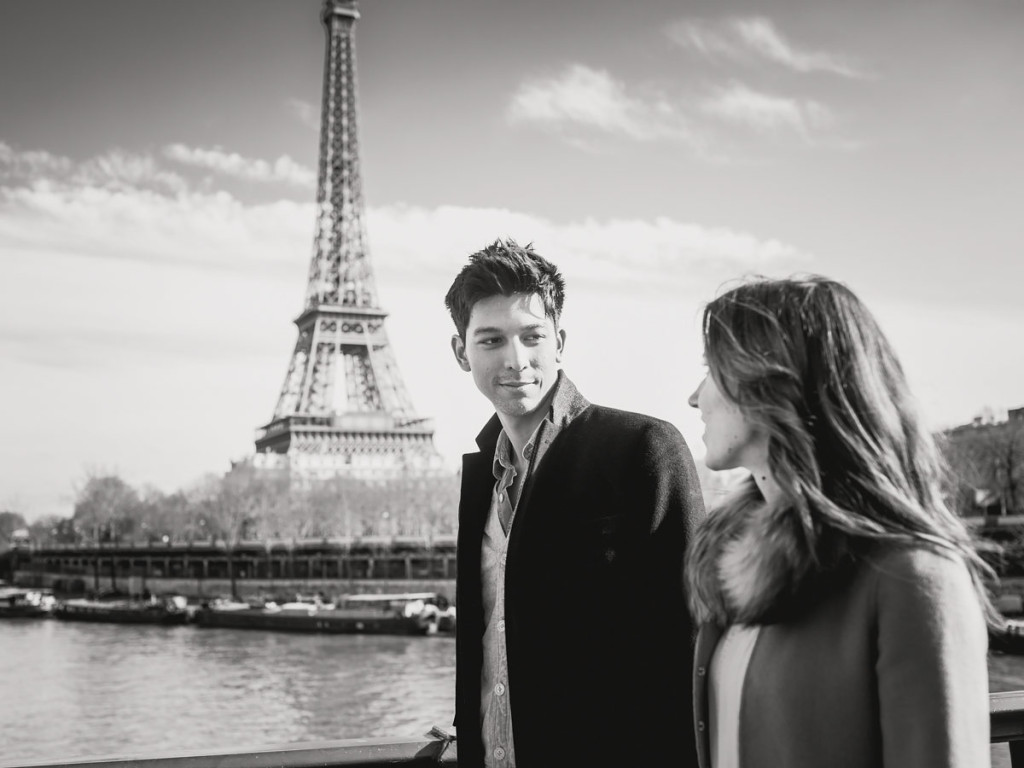 Paris couple portrait engagement